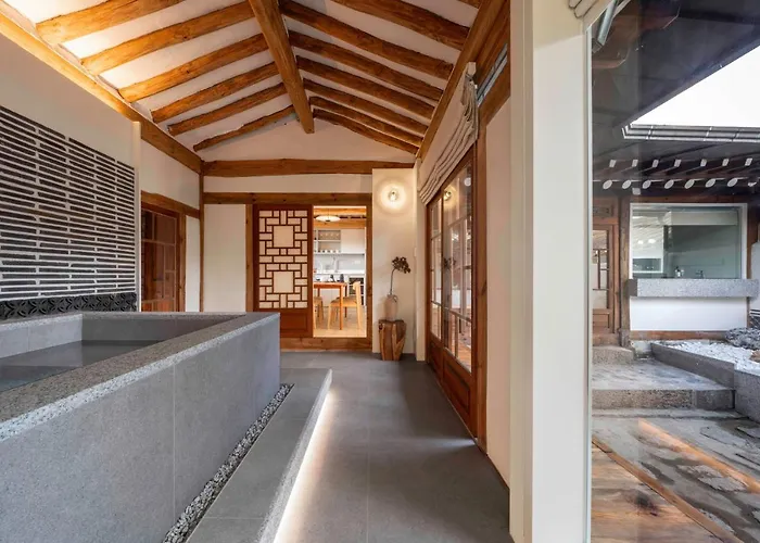 Villa Luxury Hanok Bukchon Summit *